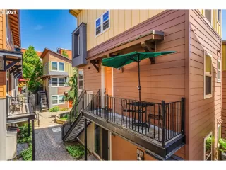 More Details about MLS # 21273944 : 4309 SE DIVISION ST B