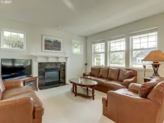 Photo #4: 21275063 Listing