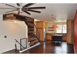 Photo #2: 21275267 Listing