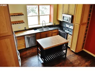 Photo #4: 21275267 Listing