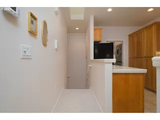 Photo #2: 21276907 Listing