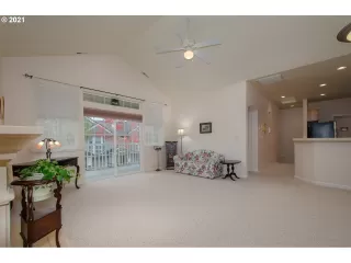 Photo #4: 21276907 Listing