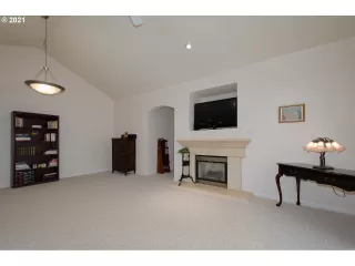 Photo #6: 21276907 Listing