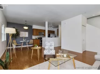 Photo #5: 21277442 Listing