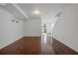 Photo #5: 21279060 Listing