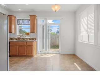 Photo #6: 21279060 Listing