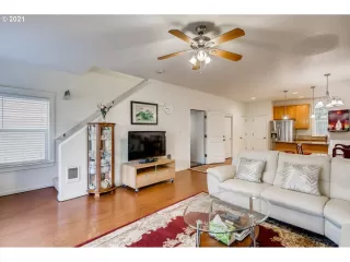 Photo #6: 21279179 Listing