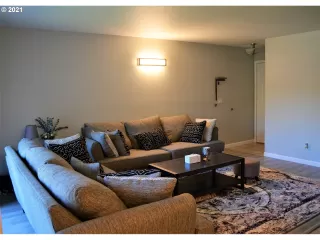 Photo #3: 21279185 Listing