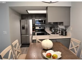 Photo #6: 21279185 Listing