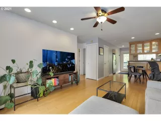 Photo #5: 21279322 Listing