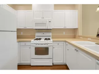 Photo #4: 21279469 Listing