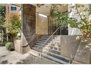 Photo #1: 21281932 Listing