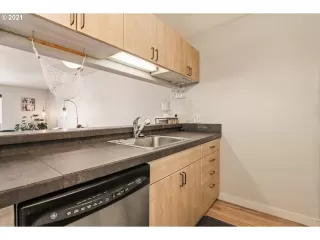 Photo #2: 21281932 Listing