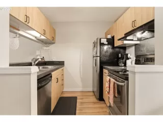 Photo #3: 21281932 Listing