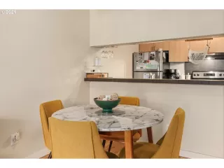 Photo #5: 21281932 Listing