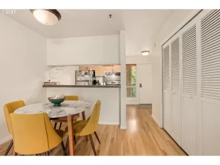 Photo #6: 21281932 Listing