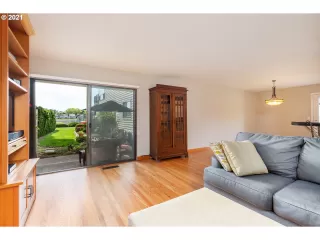 Photo #6: 21281982 Listing