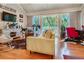 Photo #2: 21282136 Listing