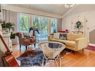 Photo #4: 21282136 Listing