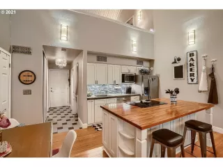 Photo #5: 21282136 Listing