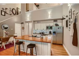 Photo #6: 21282136 Listing