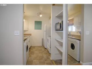 Photo #6: 21282191 Listing