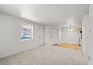Photo #4: 21282867 Listing
