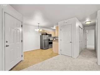 Photo #5: 21282867 Listing