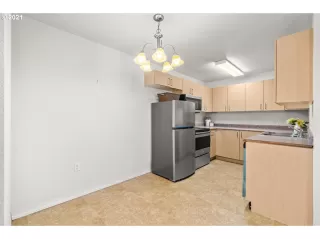 Photo #6: 21282867 Listing
