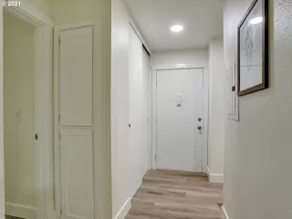 Photo #4: 21283983 Listing