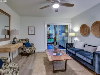 Photo #6: 21283983 Listing