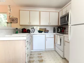 Photo #4: 21284244 Listing