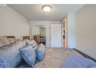 Photo #5: 21284920 Listing