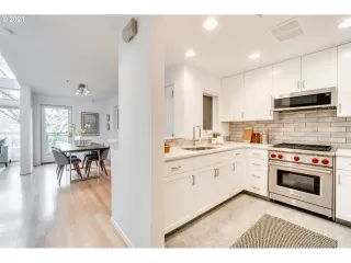 Photo #3: 21285067 Listing