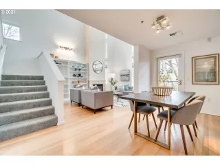 Photo #6: 21285067 Listing