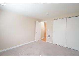 Photo #5: 212853020 Listing