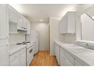 Photo #5: 21287206 Listing