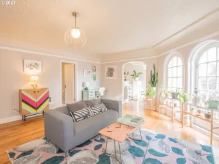 Photo #2: 21287452 Listing