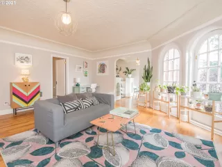 Photo #5: 21287452 Listing