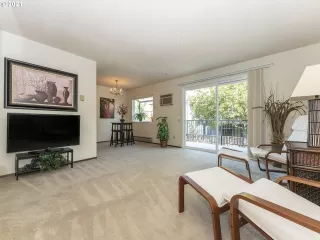 Photo #2: 21287632 Listing