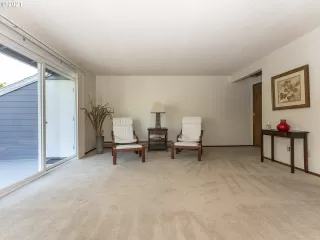 Photo #4: 21287632 Listing