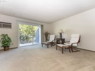 Photo #5: 21287632 Listing