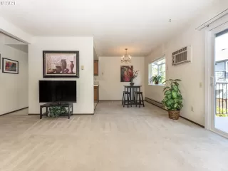 Photo #6: 21287632 Listing