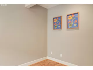 Photo #5: 21287912 Listing