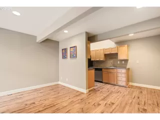 Photo #6: 21287912 Listing