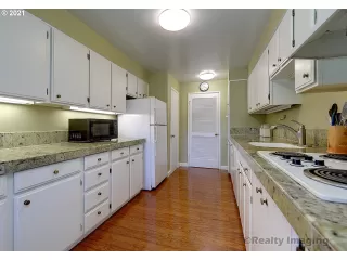 Photo #2: 21288352 Listing