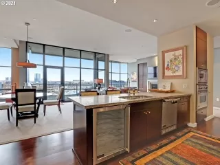 Photo #6: 21288817 Listing