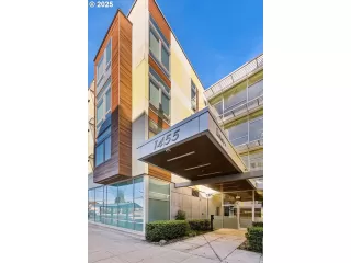 Photo #4: 212906726 Listing