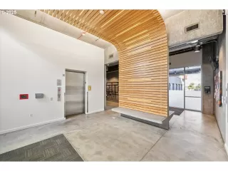 Photo #6: 212906726 Listing