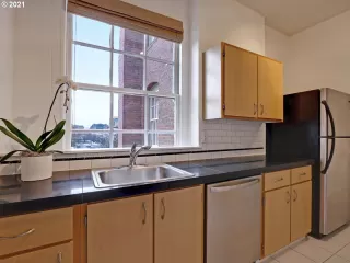 Photo #5: 21291067 Listing